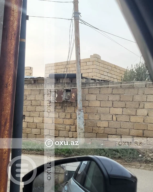 Binəqədidə sakin həyətini sudan qorumaq üçün boru çəkdi, qonşuların yolu yararsız hala düşdü - Şikayət - Foto/Video