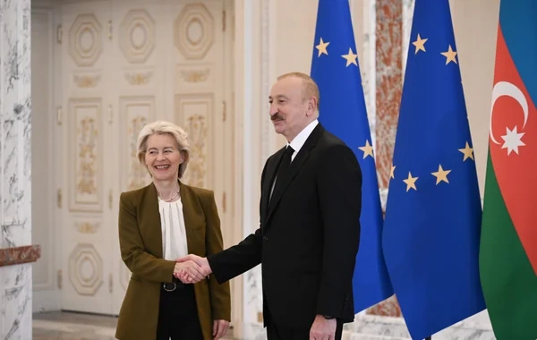 Ursula fon der Lyayen sülh sazişinin paraflanmasına görə Prezident İlham Əliyevi təbrik edib