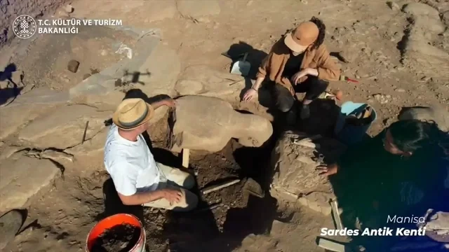 Türkiyədə 2 500 illik monumental mərmər heykəl tapılıb - FOTO