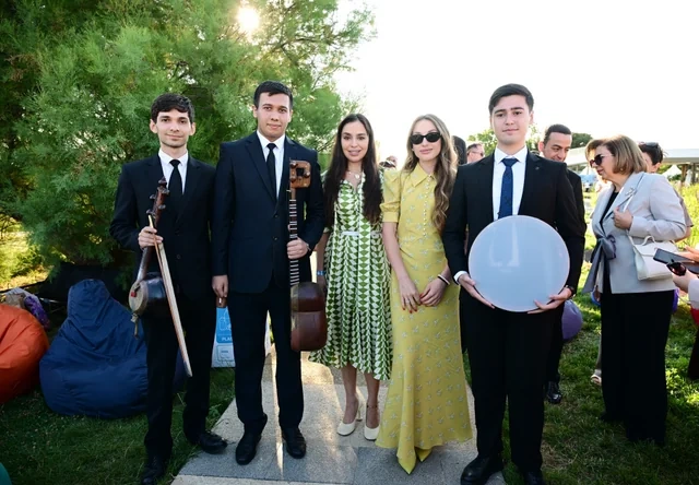 Leyla Əliyeva və Alyona Əliyeva Xeyirxahlıq Festivalında iştirak ediblər - FOTO