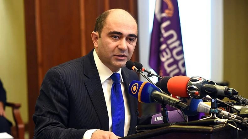 Paşinyan bu müxalif deputatları ələ alacaq