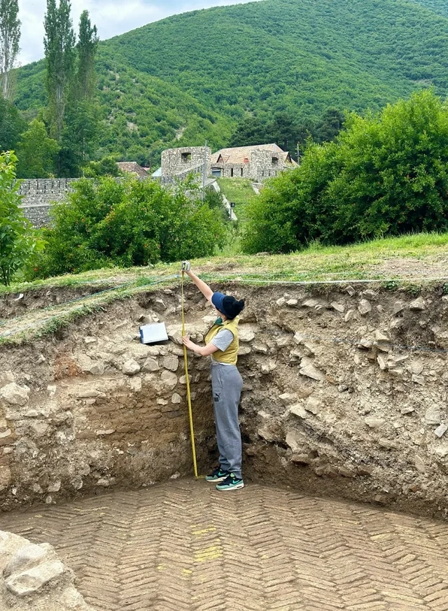 Şəki Xan Sarayının yerləşdiyi ərazidə məskunlaşma tarixinin daha qədim olduğu ortaya çıxıb - FOTO