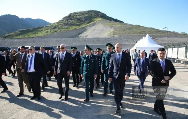 Azərbaycan və Rusiya rəsmiləri Ağbənd avtomobil körpüsünün tikintisi ilə tanış oldular