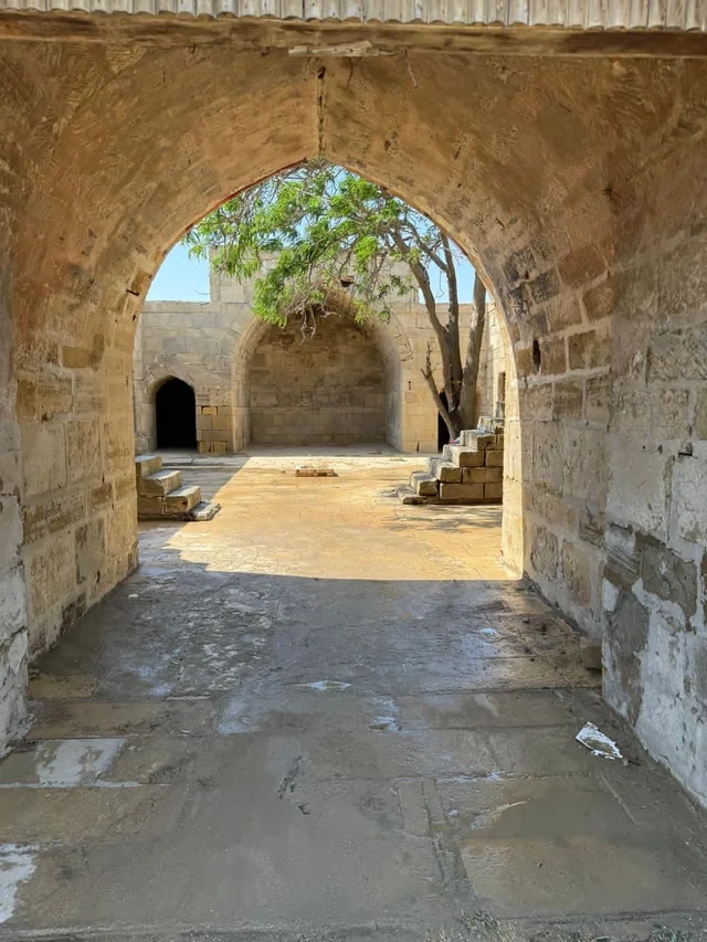 Tarixi karvansaraya qanunsuz müdaxilənin qarşısı alınıb - FOTO