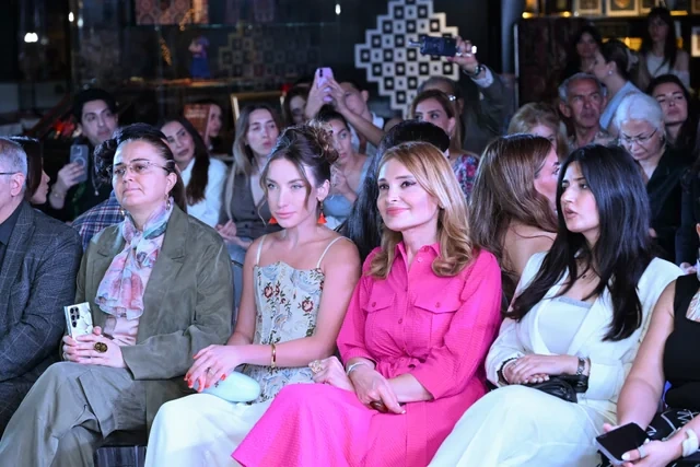 Azərbaycan Milli Xalça Muzeyində "Zamanın naxışları" moda nümayişi təşkil olunub - FOTO
