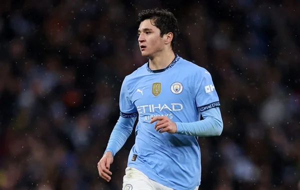 Özbəkistanlı futbolçu "Mançester Siti"nin ən yaxşısı seçildi