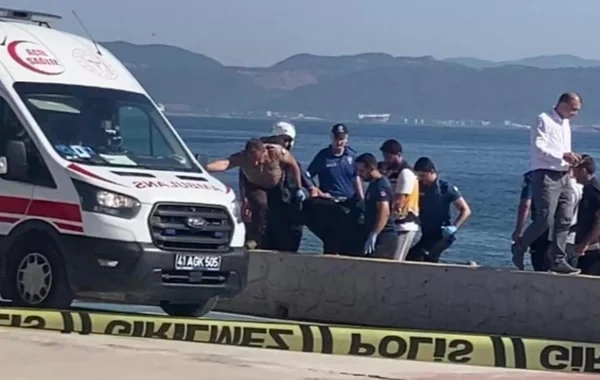 Türkiyədə çimərlikdə əvvəlcə iki qadın, sonra bir kişi meyiti tapıldı