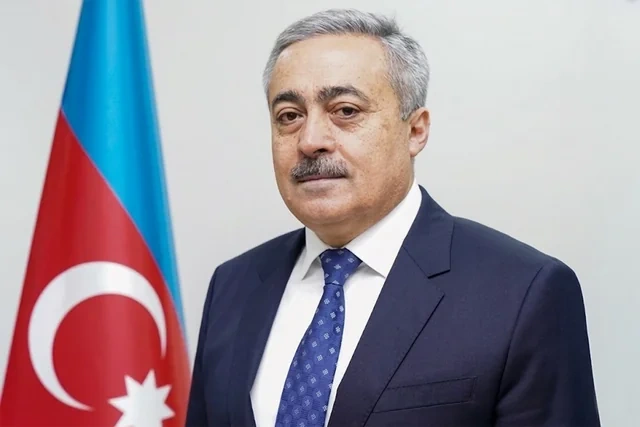 Tanınmış professor işdən çıxdı - FOTO