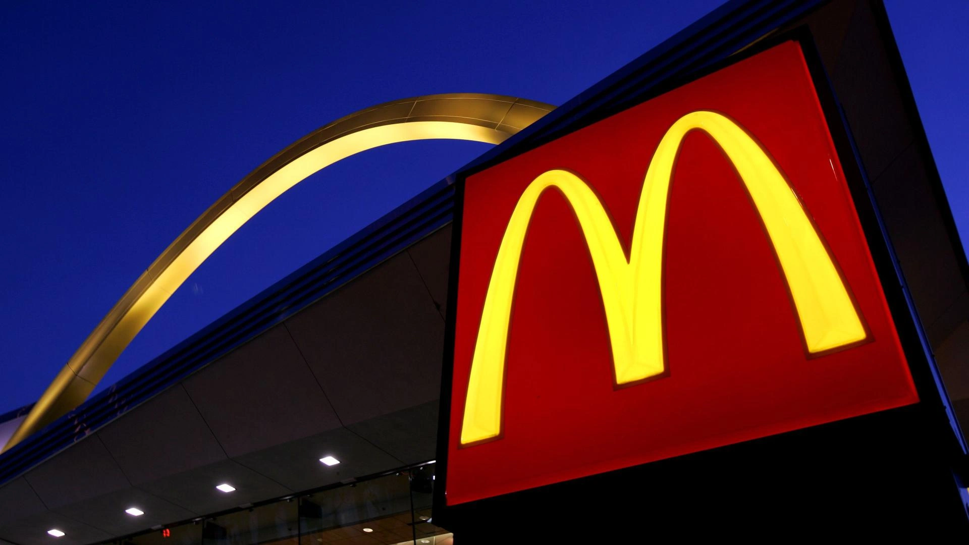 Bakıda bu “MakDonalds”da antisanitariya - Video