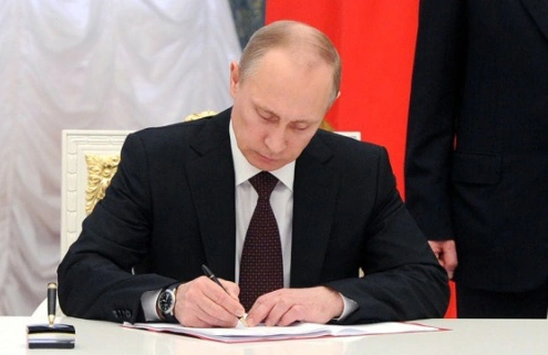 Putin ilk dəfə Ermənistan vətəndaşına bu müfakatı verdi