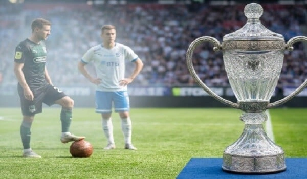 Argentinalı futbolçu Rusiya Kubokunu sındırdı - Video