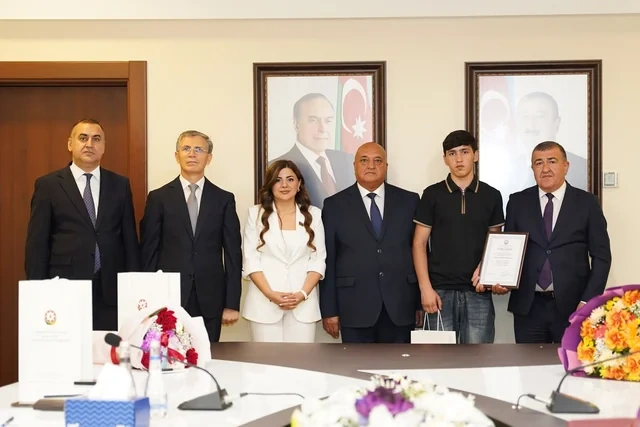 Xətai rayonunda ali məktəblərə qəbul olmuş və birinci sinfə başlayacaq şəhid övladları ilə görüş keçirilib