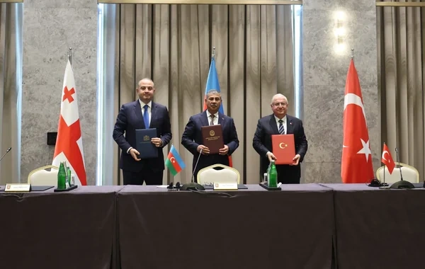 Şuşada Azərbaycan, Türkiyə və Gürcüstan müdafiə nazirləri mühüm sənədi imzaladılar