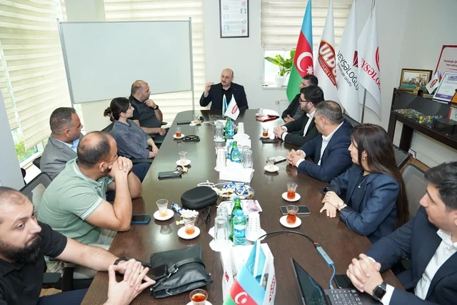 Media nümayəndələri "Made in Azerbaijan" brendini dünyaya tanıdan "Ulduz" fabriki ilə tanış olublar - FOTO