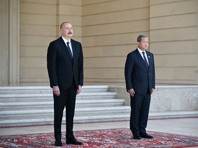 İlham Əliyev Kambocanın baş nazirini qarşılayıb - Foto