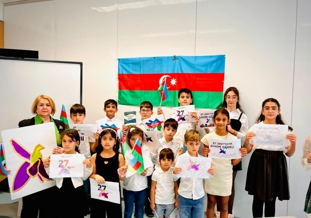Torontoda yaşayan azərbaycanlı müəllimə: "Uşaq var ki, səkkizinci sinifdə oxuyur, amma ana dilini bilmir"