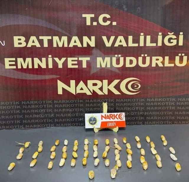 Türkiyədə əməliyyat: Əcnəbi sərnişinlərin mədəsindən 2.7 kiloqram narkotik aşkarlandı - FOTO
