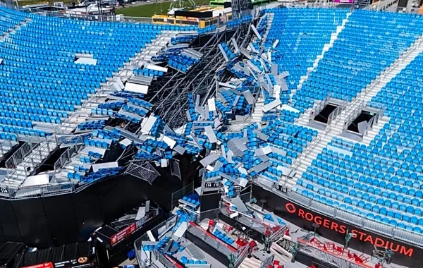Torontoda qasırğa stadionu dağıtdı - VİDEO