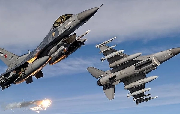 Türkiyə qırıcıları Qara dəniz üzərində nəzarətdən çıxmış dronu məhv edib