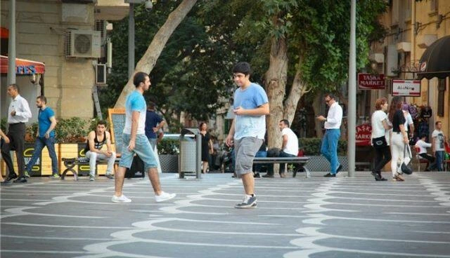 Geyimlər niyə tez sıradan çıxır? - Ekspert