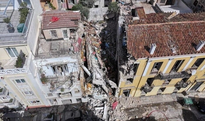 Güclü partlayış oldu, bina çökdü: 6 ölü - Foto