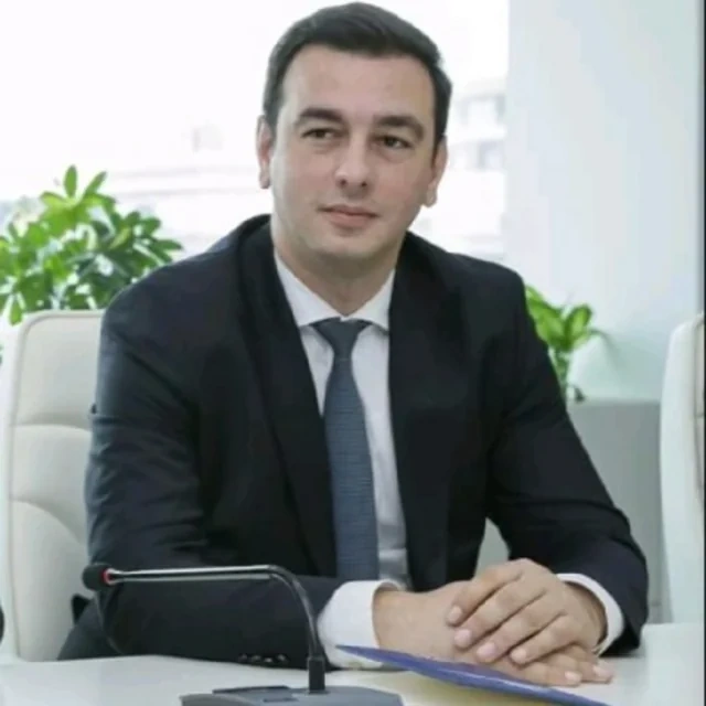 Nazir şöbə müdirini vəzifədən azad etdi - FOTO