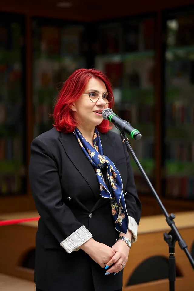 Şuşanın mərkəzində günəş enerjisi ilə işləyən "Kitab dayanacağı" istifadəyə verildi