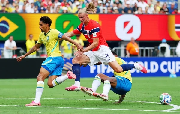 Braziliya millisinin təyyarəsi ABŞ-ni cəmi bir futbolçu ilə tərk etdi