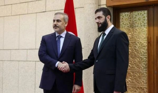 Şara protokolu kənara qoyub Fidanı qucaqladı - Video
