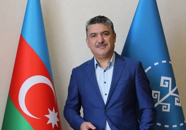 Universitetlər xarici dil müəllimliyində yerləri AZALDIR: Nə baş verir? - FOTO