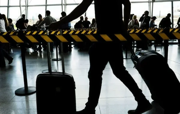 Ermənistanda seçkiqabağı şok: Ölkəyə gələnlərə sərhəddə hərbi çağırış vərəqəsi verilir