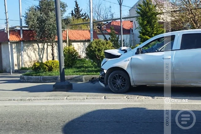 Bakıda iki avtomobil TOQQUŞUB - FOTO