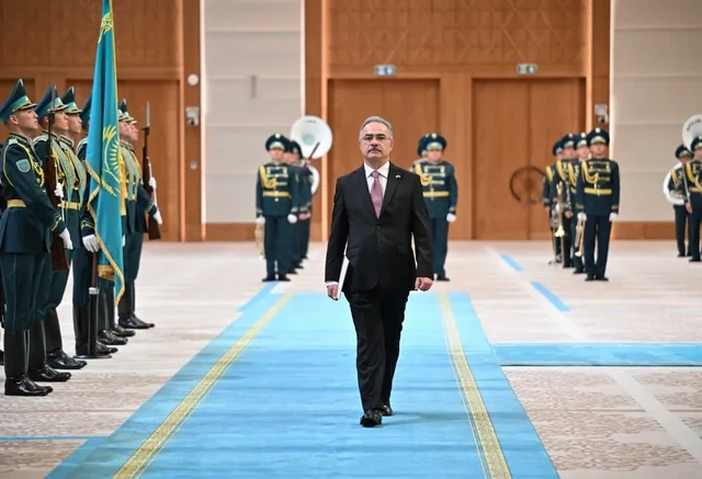 Azərbaycanın yeni səfiri etimadnaməsini Qazaxıstan prezidentinə təqdim edib - FOTO
