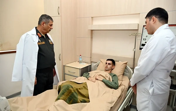 Müdafiə Nazirliyinin rəhbərliyi hərbi hospitalda olub