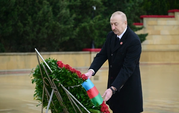 Prezident İlham Əliyev 20 Yanvar şəhidlərinin xatirəsini yad edib