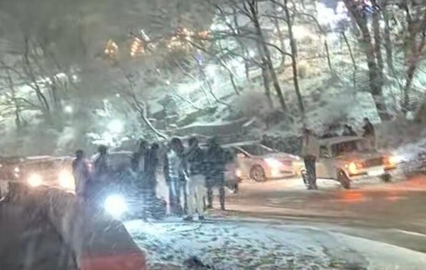 Güclü qar bəzi rayonlarda nəqliyyatın hərəkətini çətinləşdirdi