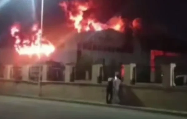 Bakıda güclü YANĞIN: Hadisə yerindən GÖRÜNTÜLƏR - FOTO - VİDEO