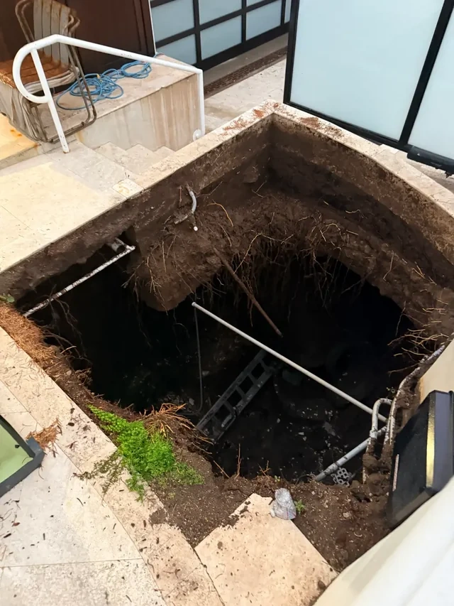 Nikolas Keycin Malibudakı malikanəsi çökdü, biotualetlər yarğana töküldü - FOTO