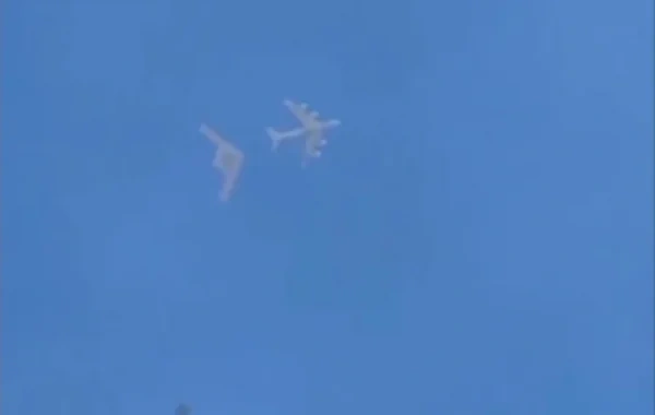 "B-21 Raider"in havada yanacaq doldurma anının ilk VİDEOGÖRÜNTÜLƏRİ yayıldı