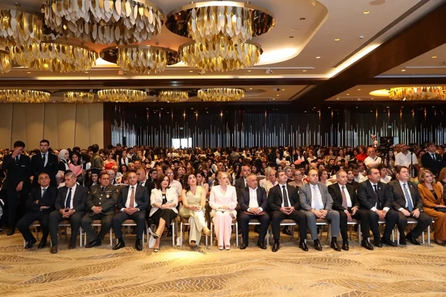 Azərbaycan Tibb Universitetində "Məzun Günü" təntənə ilə qeyd olunub - FOTO