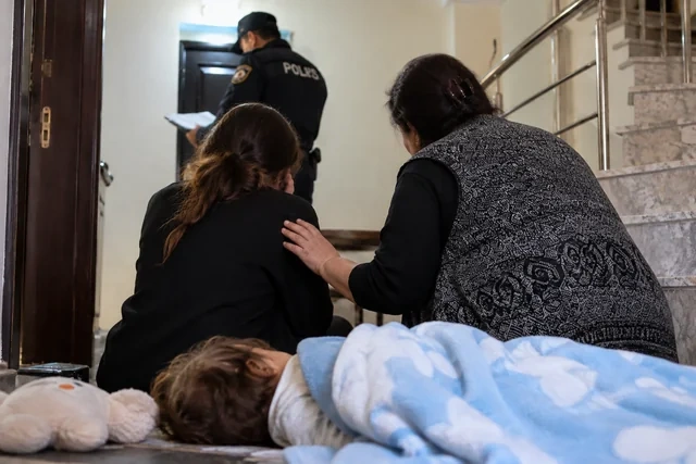 Bakıda körpəsini qonşuya əmanət edən ana evə qayıdanda meyitini tapdı - Təfərrüat