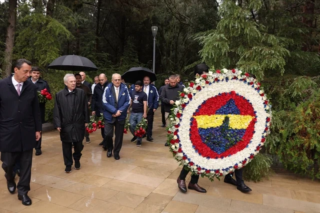 "Fənərbağça" və "Turan Tovuz"un nümayəndələri Heydər Əliyevin məzarını, Şəhidlər xiyabanını ziyarət ediblər - Foto