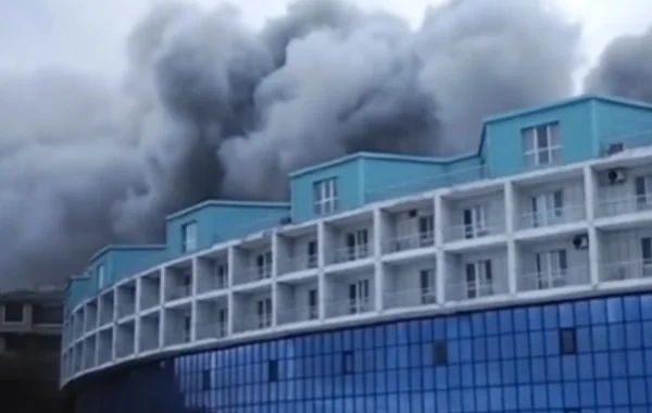 Novxanıda hoteldə yanğın baş verib - VİDEO