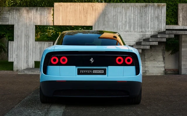 "Ferrari"nin ilk elektromobili bazarı sarsıtdı