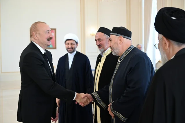 İlham Əliyev Bakıda keçirilən beynəlxalq konfransların iştirakçılarını qəbul edib - FOTO