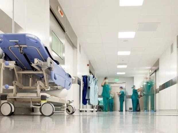 Bakının mərkəzində yanğın: 6 nəfər zəhərləndi