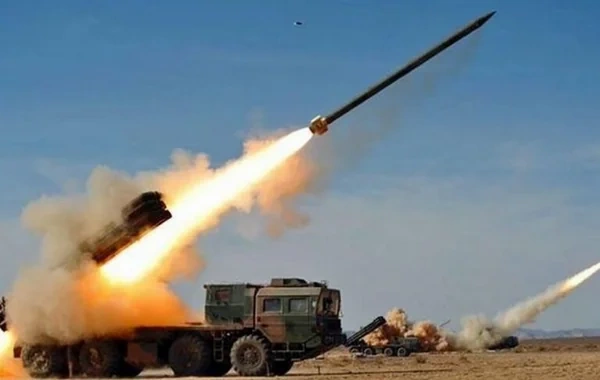 Pakistan 400 kilometr məsafəni vuran raketi sınaqdan keçirdi - FOTO - VİDEO