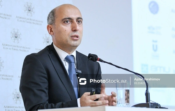 Emin Əmrullayev: "Mənim birinci sinif kitablarım indiki dərsliklərdən daha ağır idi"