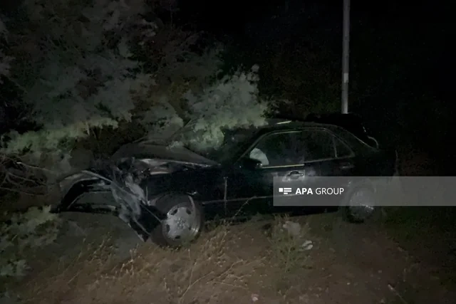 Gecə saatlarında naməlum maşın dəhşətli qəzaya səbəb oldu: Xəsarət alanlar var - FOTO