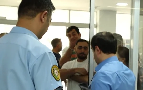 Kliniki Tibbi Mərkəzdə insident: Uşağın müayinəsi zamanı həkimlər mübahisə etdilər - VİDEO